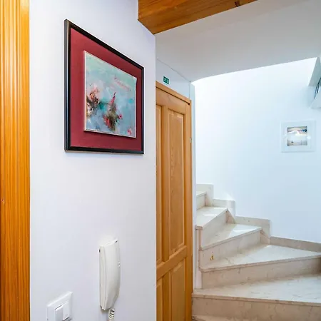Foteza - Duplex Two Bedroom Second Third Floor Apartment