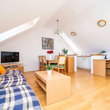 Foteza - Duplex Two Bedroom Second Third Floor Apartment *